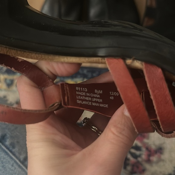 CLARKS | Wide T-Strap Leather Comfort Sandals - Picture 7 of 7